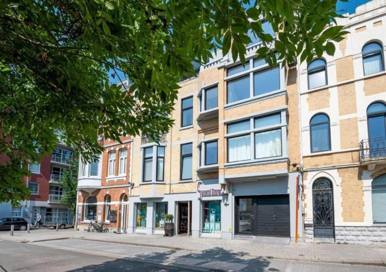 Renovated Art Deco Apartment With Vintage Elements Oostende Belgien