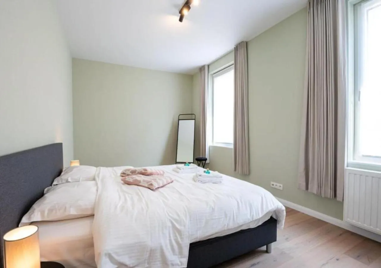 Renovated Art Deco Apartment With Vintage Elements Oostende 0*,